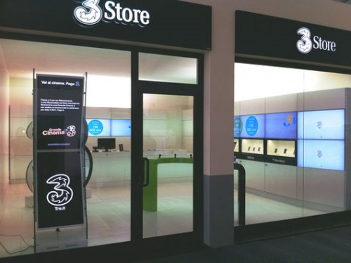 3 store powered by SpinetiX digital signage